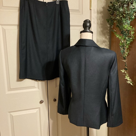 Sag harbor 2 piece suit. blazer / jacket and skirt size 12 - Picture 6 of 9